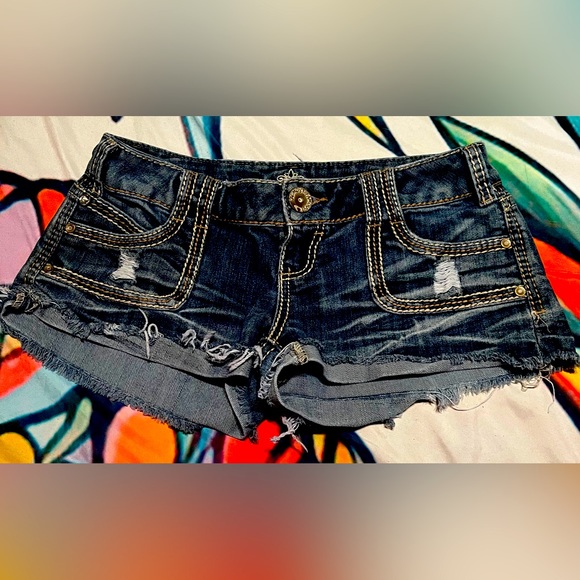 Almost famous, size 5, shorty shorts - Picture 2 of 3